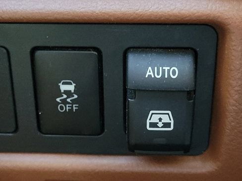 Used 2016 Toyota Sequoia Platinum image 17