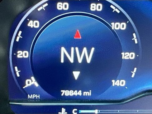 Used 2022 Chevrolet Tahoe Z71 w/ Luxury Package image 11