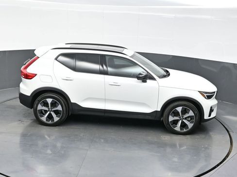 Used 2023 Volvo XC40 B5 Plus w/ Climate Package image 28