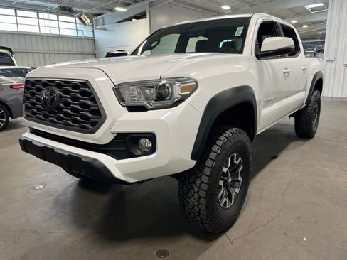 Used 2023 Toyota Tacoma TRD Off-Road w/ Technology Package AWD/4WD image 7