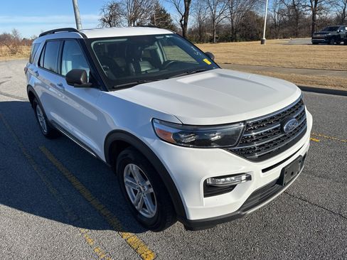 Used 2024 Ford Explorer XLT w/ Equipment Group 202A image 7