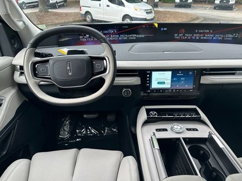 New 2026 Lincoln Navigator L Premier AWD/4WD image 23