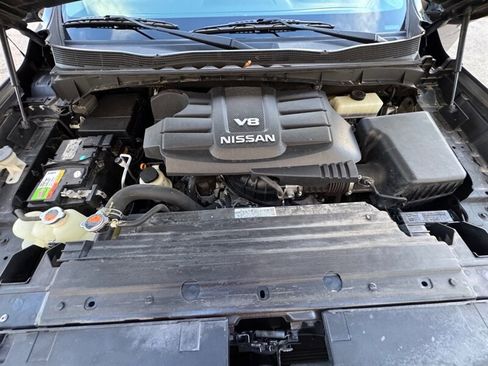 Used 2018 Nissan Titan SV AWD/4WD image 29