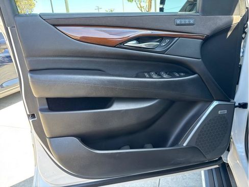 Used 2018 Cadillac Escalade Premium Luxury AWD/4WD image 14