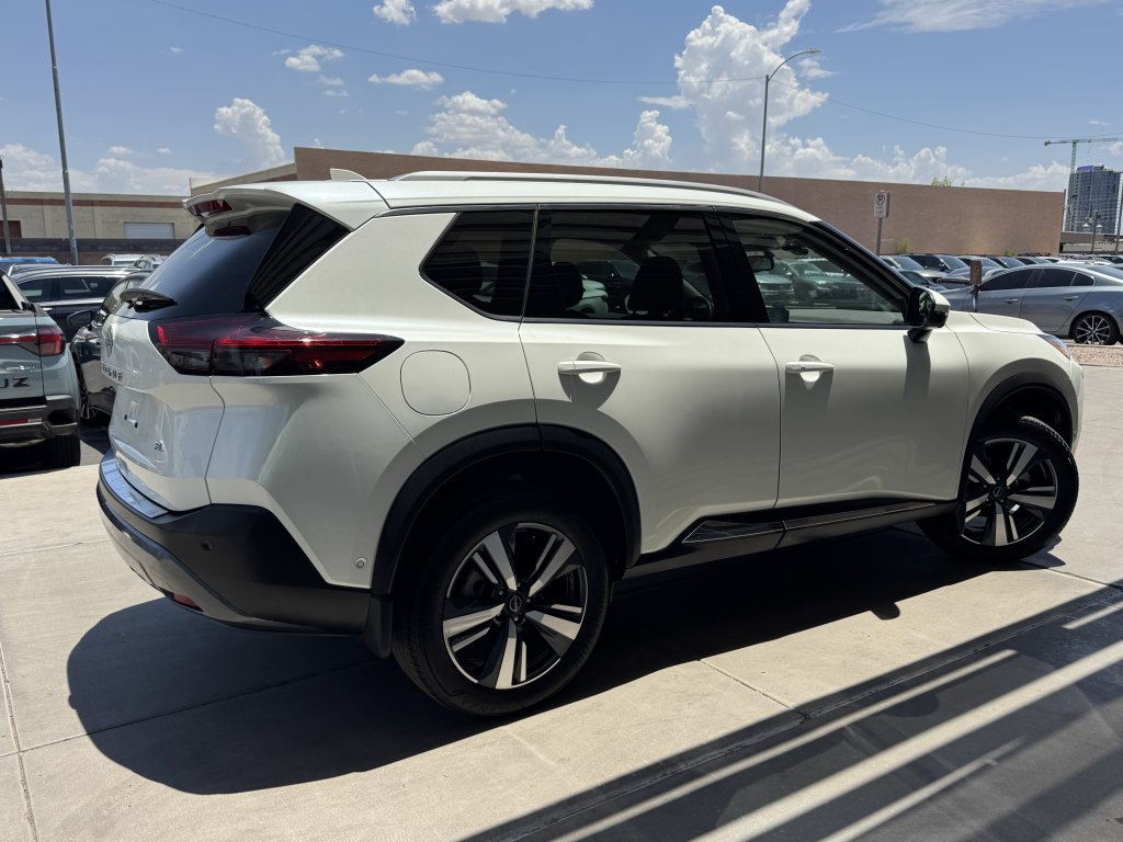 Used 2023 Nissan Rogue SL w/ SL Premium Package FWD image 2