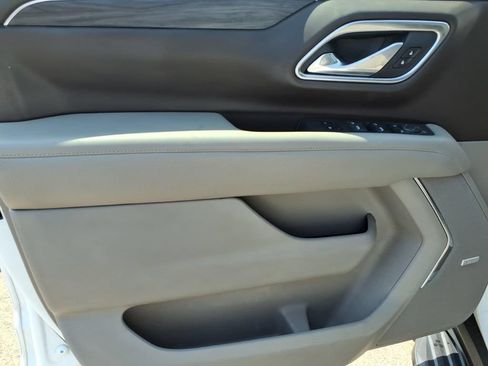 Used 2021 GMC Yukon SLT w/ SLT Premium Package AWD/4WD image 13