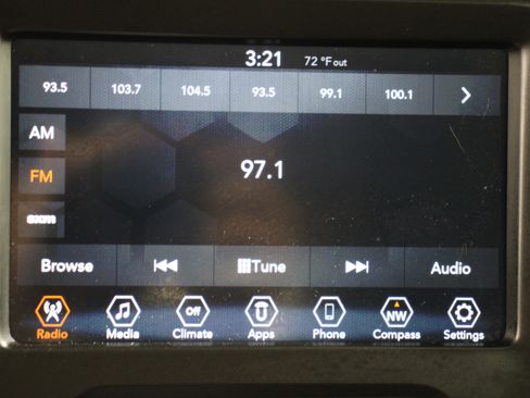 Used 2019 Jeep Renegade Latitude w/ Popular Equipment Group image 14