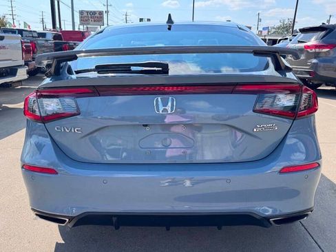 Used 2022 Honda Civic Sport Touring image 6