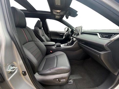 Used 2022 Toyota RAV4 XSE w/ Premium Package image 16