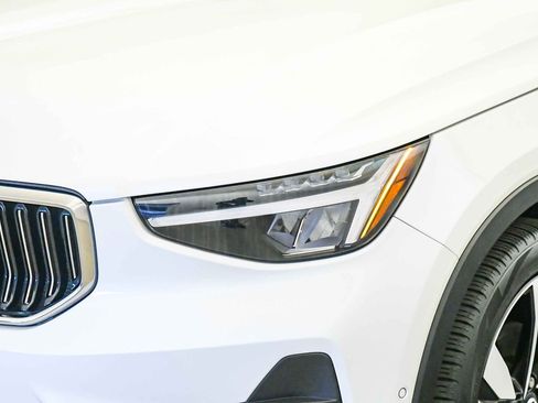 Certified 2023 Volvo XC40 B5 Plus w/ Driver Assist Package AWD/4WD image 9