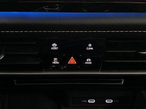 Used 2024 Volkswagen Atlas SEL AWD/4WD image 26