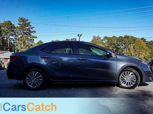 Used 2018 Toyota Corolla XLE image 2