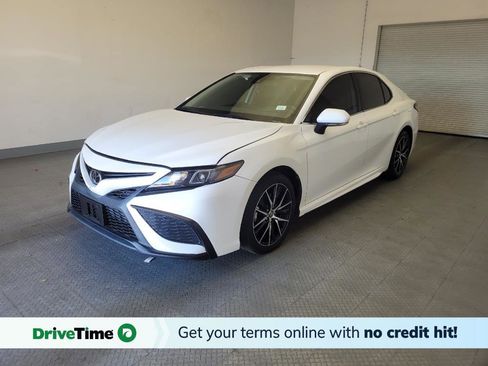 Used 2022 Toyota Camry SE image 1