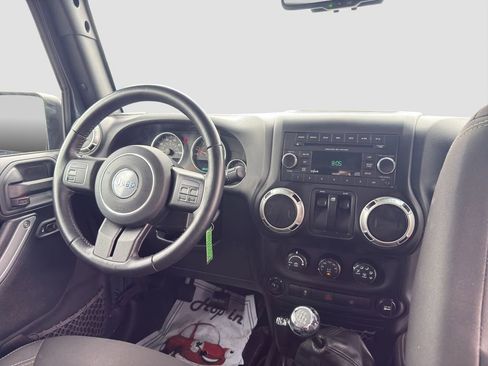 Used 2017 Jeep Wrangler Rubicon w/ Power Convenience Group AWD/4WD image 14