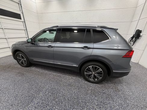 Used 2018 Volkswagen Tiguan SEL FWD image 3