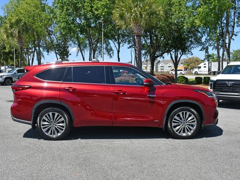 Used 2021 Toyota Highlander Platinum image 5