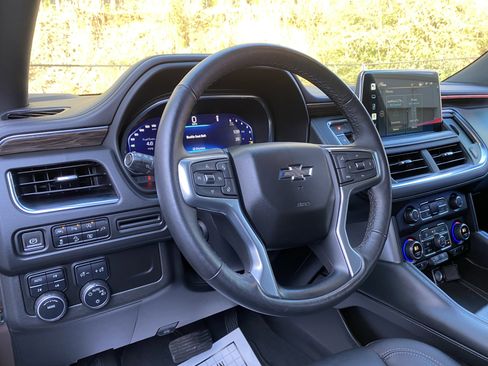 Used 2022 Chevrolet Tahoe Z71 w/ Luxury Package image 17