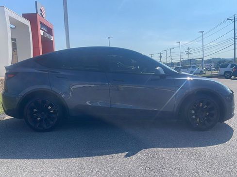 Used 2022 Tesla Model Y Long Range AWD/4WD image 8