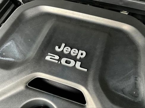 Used 2022 Jeep Wrangler Unlimited Sahara image 32