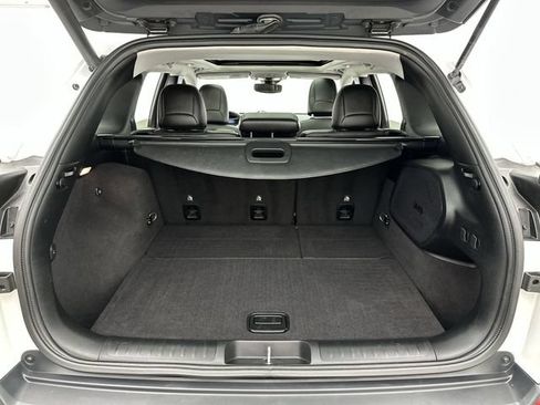 Used 2019 Jeep Cherokee Limited w/ Luxury Group AWD/4WD image 23