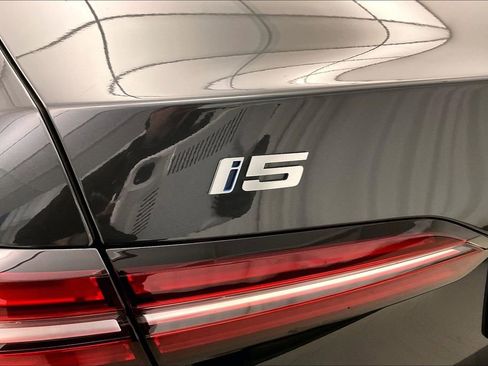 Used 2025 BMW i5 xDrive40 w/ Premium Package image 7