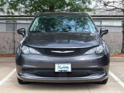 Used 2023 Chrysler Voyager LX image 4