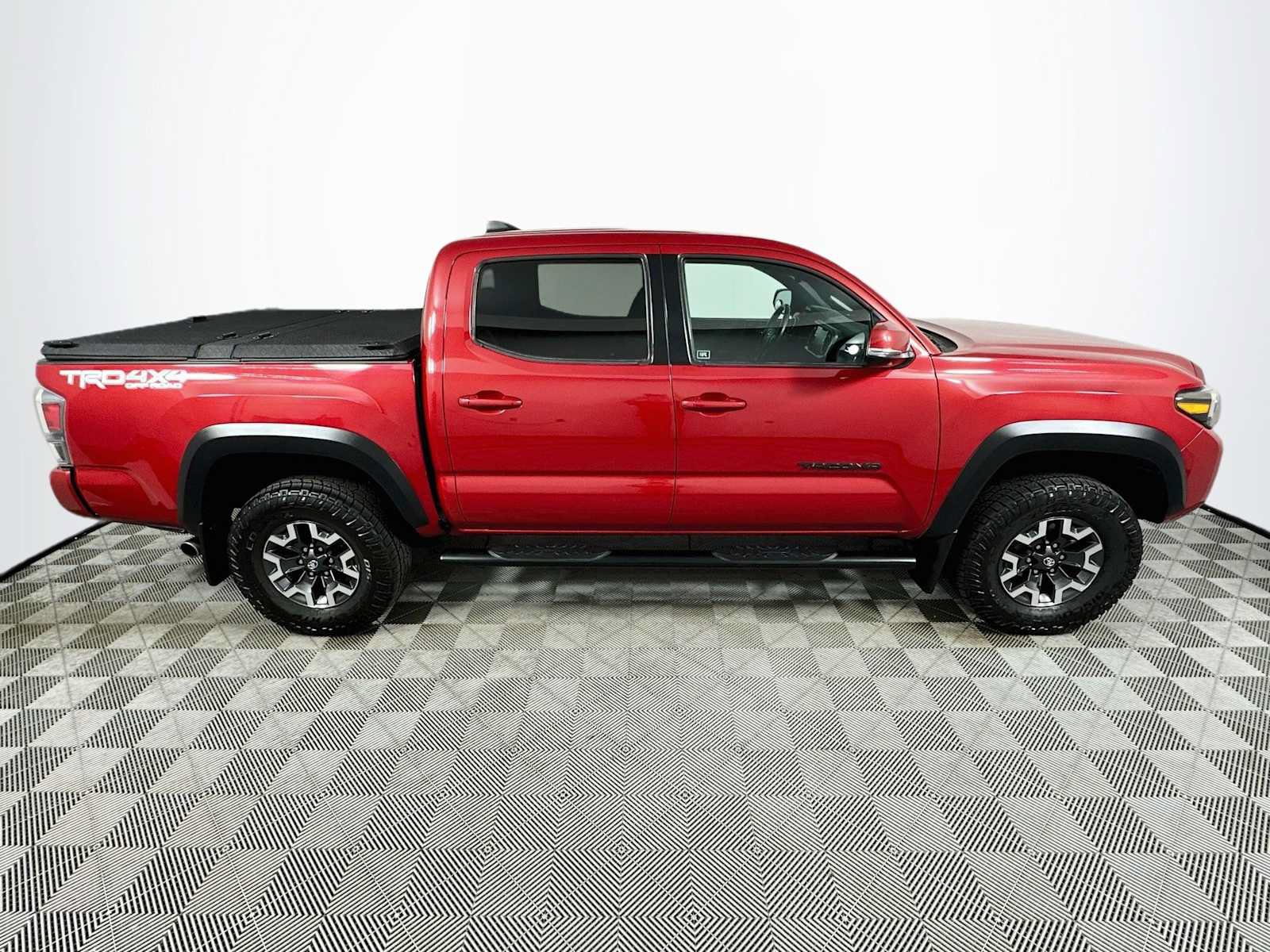 Used 2020 Toyota Tacoma TRD Off-Road w/ Technology Package AWD/4WD image 8