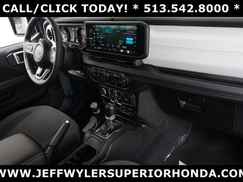 Used 2024 Jeep Wrangler Sahara image 33