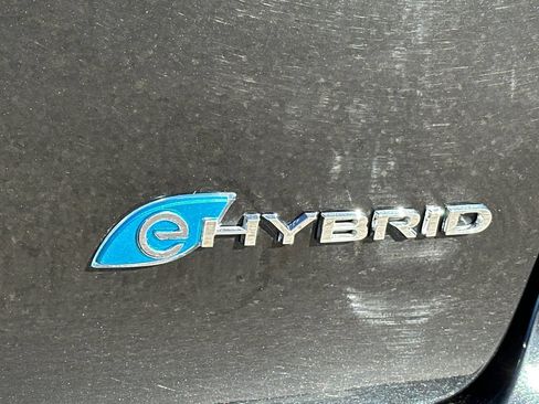 Used 2024 Chrysler Pacifica Limited FWD image 35