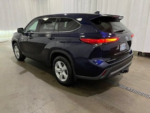 Certified 2021 Toyota Highlander LE AWD/4WD image 5