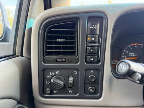 Used 2004 Chevrolet Silverado 2500 LT w/ Heavy-Duty Power Package AWD/4WD image 26