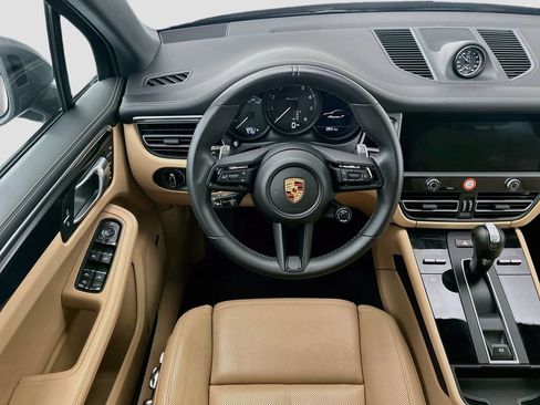 Certified 2025 Porsche Macan AWD/4WD image 12