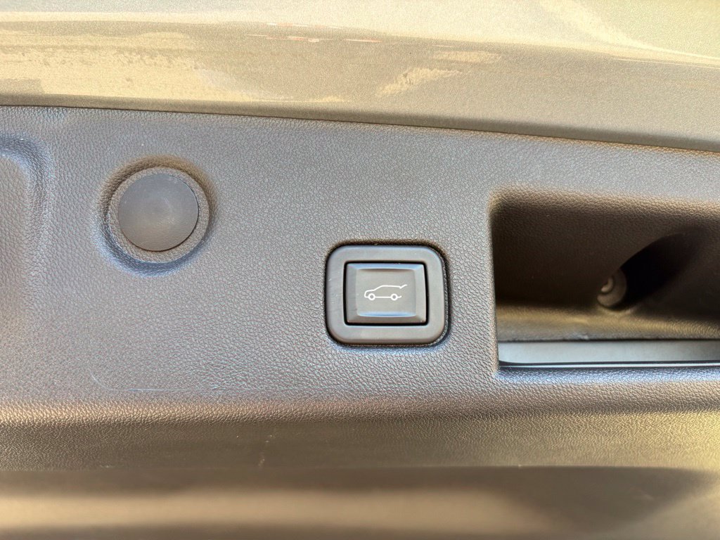 Used 2024 Chevrolet Equinox LT w/ LPO, Floor Liner Package FWD image 47