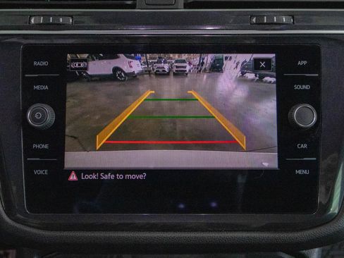 Used 2022 Volkswagen Tiguan SE image 6