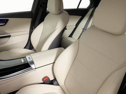 Used 2024 Mercedes-Benz C 300 4MATIC Sedan image 50