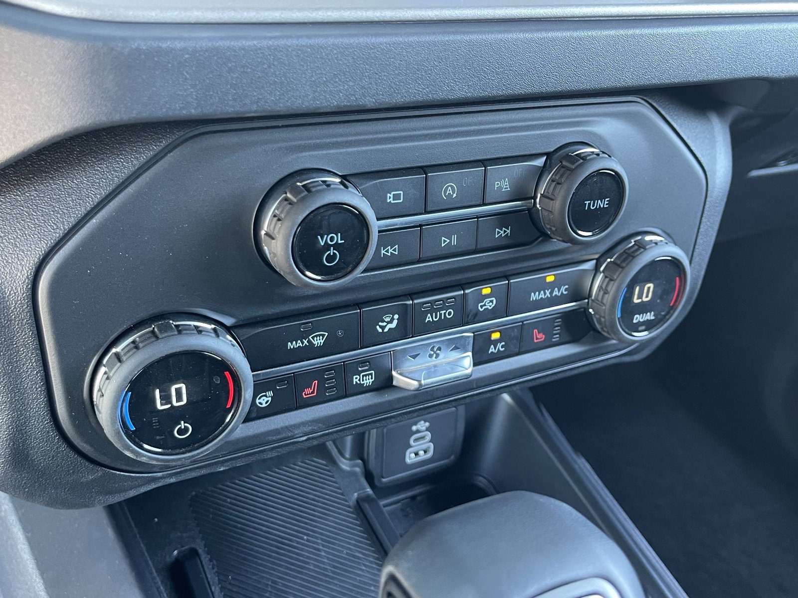 Used 2026 Ford Bronco Outer Banks AWD/4WD image 29