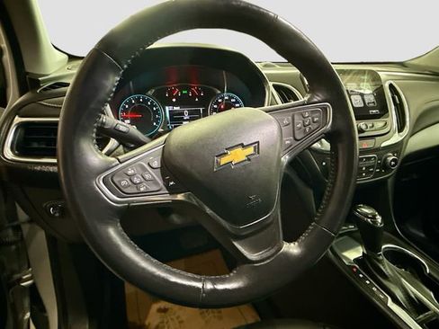 Used 2018 Chevrolet Equinox Premier image 12