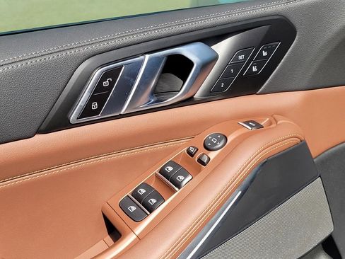 Used 2023 BMW X5 xDrive40i w/ Luxury Seating Package image 12