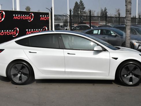 Used 2021 Tesla Model 3 Standard Range Plus image 9