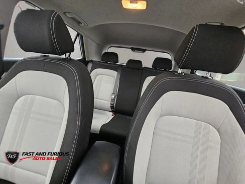 Used 2024 Hyundai Venue SEL FWD image 26