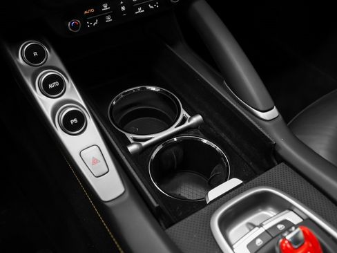 Used 2018 Ferrari GTC4Lusso image 64