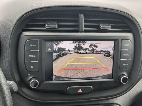Certified 2025 Kia Soul LX w/ LX Technology Package FWD image 24