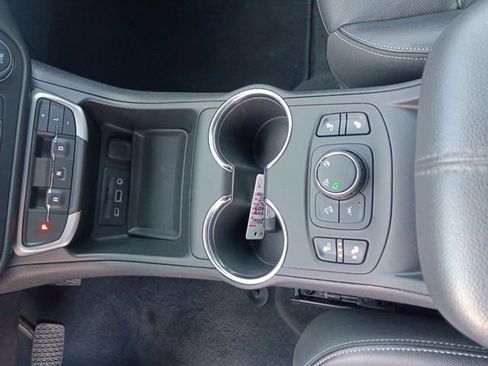 Used 2023 GMC Terrain SLT image 23