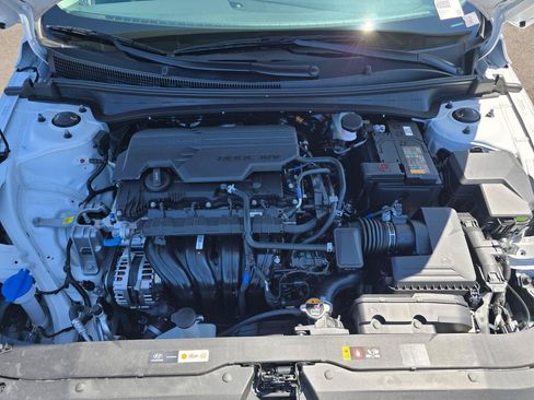 New 2026 Hyundai Elantra Limited FWD image 11