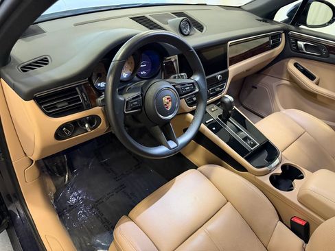 Used 2023 Porsche Macan AWD/4WD image 4
