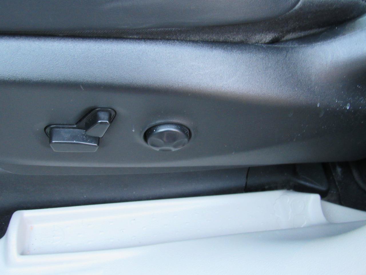 Used 2024 Chrysler Pacifica Touring-L FWD image 17