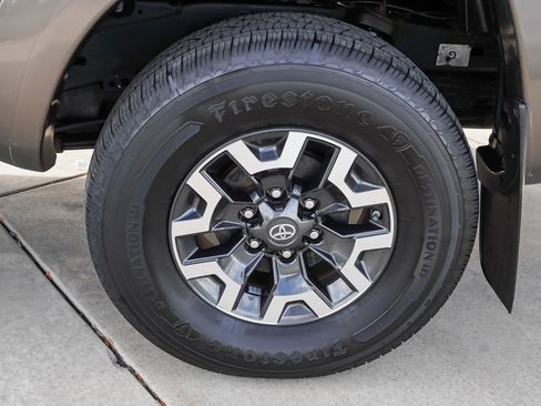 Used 2011 Toyota Tacoma 4x4 Double Cab w/ SR5 Pkg #2 image 13