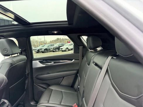 Used 2025 Cadillac XT5 Premium Luxury image 9
