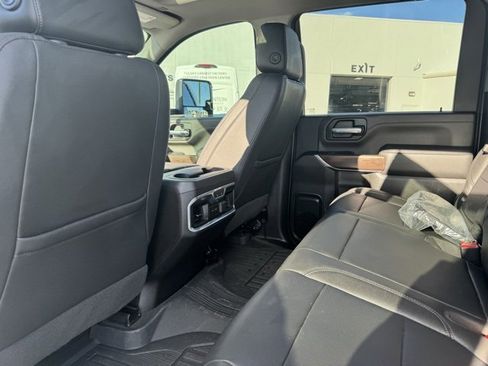 Used 2023 GMC Sierra 2500 Denali w/ Denali Ultimate Package image 9