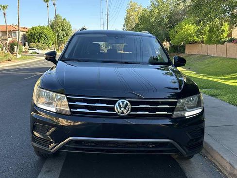 Used 2019 Volkswagen Tiguan SE w/ Panoramic Sunroof Package FWD image 3